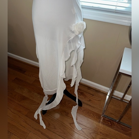 WHITE STRAPLESS WATERFALL DRESS WITH ROSE DETAIL - Picture 2 of 4